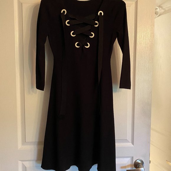 Elegant Black Midi Dress - Picture 3 of 4